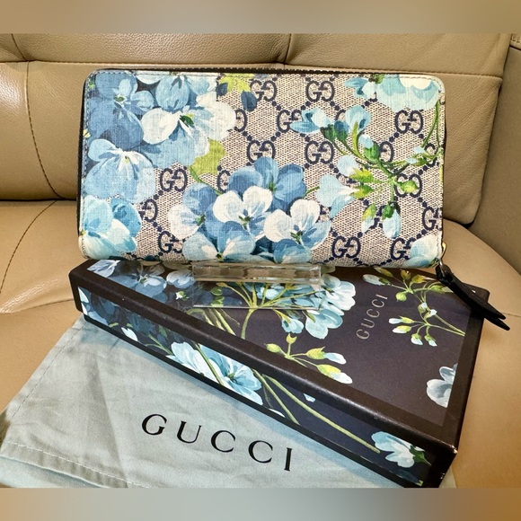 SOLD ❌ GG Supreme Monogram Blue Blooms Zip Around Wallet - Picture 2 of 7